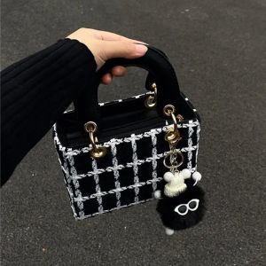 New advanced bag woolen cloth 2025 new niche design Crossbody bag online celebrity explosions Joker portable Diana handbag