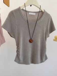 เสื้อยืดผู้หญิงคอตุ้มแขนสั้นผ้าถักขนสัตว์ลายยับย่นดีไซน์เก๋ไก๋สำหรับฤดูร้อน เสื้อเชิ้ตทรงสลิมฟิตสไตล์เกาหลี