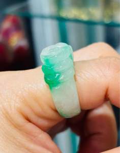 Nhẫn bông hoa đá ngọc cẩm thạch thiên nhiên may mắn