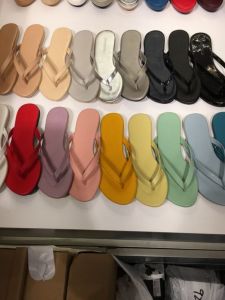 รองเท้าแตะส้นแบนพื้นแบนแบบลำลองสำหรับผู้หญิงในช่วงฤดูร้อนปี 2021 สไตล์เกาหลี รองเท้าแตะชายหาด รองเท้าแตะแบบสวมสบายสำหรับวันหยุด