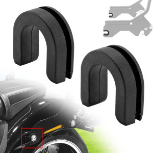 แร็คท้ายรถมอเตอร์ไซค์พร้อมพนักพิงแบบ Sissy Bar ขายึดด้านข้างพร้อมบุชชิ่งสำหรับ Harley Softail Slim Street Bob Deluxe ปี 18 ขึ้นไป