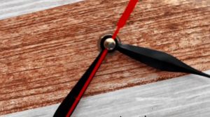 Jam Dinding MONZA 3110 Kotak Persegi Motif Kayu Aesthetic Diameter Sedang 25cm Quartz