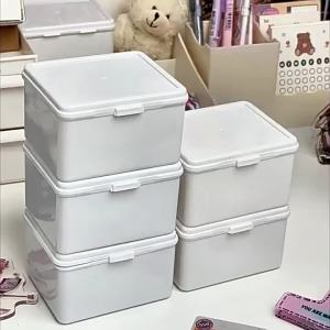 【จัดส่งในท้องถิ่นในประเทศไทย】กล่องเก็บฝาพับสีขาวบริสุทธิ์กล่องเก็บการ์ดขนาดเล็กกันฝุ่นและโปร่งใส