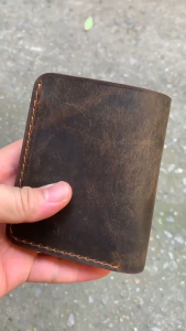Ví gập đôi nam Vintage chất liệu da bò sáp nhiều ngăn đựng thẻ hoặc tiền đều phù hợp phong cách "bụi" nam tính menly càng dùng càng lên màu đẹp da bò sáp nguyên tấm siêu bền theo thời gian (kích thước 8.5x11cm)