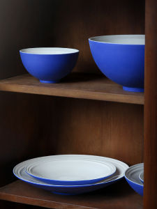 จานกระดาษทรายทำมือสีน้ำเงิน Kline จานอาหารจานน้ำซุปจานเสิร์ฟอาหารจานสำหรับใช้ในบ้าน จานกระดาษทรายสไตล์ยุโรป