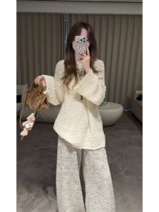YUEZHONGWEI | Áo len dệt kim trắng không đối xứng kiểu Pháp cho nữ đầu thu 2025 phong cách mới lười biếng cổ tròn tay dài thường ngày màu trơn