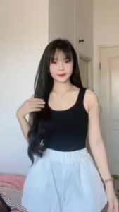 เสื้อกล้ามมีบราในตัว เสื้อกล้ามลำลอง เบสิก สีพื้นเปิดไหล่ สำหรับสตรี นุ่มและใส่สบาย