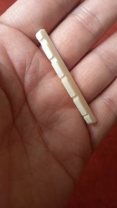 1 Lược Đàn 3mm Xương Bò 5 rãnh Cho Guitar Bass Điện 5 dây 48x3x55MM . Phụ kiện Guitar bass điện.