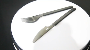 50 PCS of disposable tableware sets  Transparent plastic spoons  Non-toxic and safe  Made of thick material  Individual packaging  Suitable for dining parties. Portable takeout