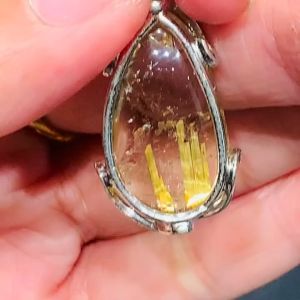 💯天然顺发钛晶吊坠 粗体钛👍 ➡️钛晶感应力强 有着护生辟邪、加强自己磁场的功效✔️ 招正财和偏财运、扩大格局勇于挑战💪  100% Natural Straight Hair Titanium Crystal Pendant Bold Titanium. ➡️ Titanium crystal has strong sensing power and is believed to provide protection ward off evil and strengthen your per