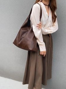 กระเป๋ากุ๊ยไหล่ย้อนยุคลำลอง กระเป๋าถือหนัง PU สีทึบ พร้อมกระเป๋าใส่ กระเป๋าที่น่าสนใจสำหรับการเสื่อมสภาพของคุณ