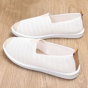 รองเท้าผ้าใบแบบสวมสำหรับผู้หญิงในช่วงฤดูร้อน รองเท้าหนังสัมผัสเบาๆ ระบายอากาศได้ดี ทรงหัวมน พื้นยาง รองเท้าแฟชั่นสำหรับวัยรุ่น
