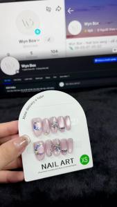 Nailbox thiết kế N12 – Mắt mèo Hồng Nude đính Xà Cừ (Tặng hộp kính + keo + miếng dán + dũa)