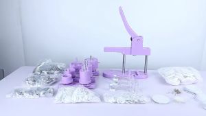 【จัดส่ง2วัน】ชุดทำป้าย DIY ขนาด 58+32+25 มม. แท่นกดป้ายแบบกด-ดึง พร้อมปุ่ม 300 ปุ่ม/รูปภาพ/เครื่องตัดวงกลม