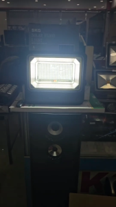 SKG สปอตไลท์ โซล่าเซลล์ เดย์ไลท์ สีขาว 7000K รุ่น S-XL4000 SOLAR LIGHT