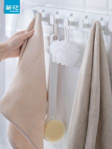 Tea Flower Plastic Wall Mounted Adhesive Hooks Strong Load Bearing Bathroom Hooks Home Use Hooks Modern Style Universal Hooks