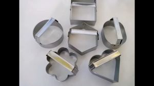 Ring cutter pemotong adonan roti dengan gagang aneka bentuk kotak bulat hati oval bunga segi enam