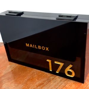ตู้รับจดหมาย พร้อมเลขที่บ้าน แจ้งเลขที่บ้านทางแชท ขนาด 30 x 18.5 x 6 cm.