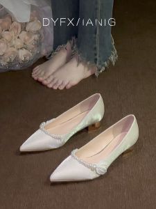 สไตล์ฝรั่งเศส รองเท้าส้นหนามุก สีขาว สองทางสวมใส่เจ้าสาวแม่บ้านหมั้นพรรคแฟชั่นรองเท้าเดียวสําหรับผู้หญิง