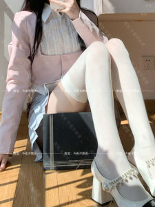 ถุงน่องกํามะหยี่สีขาวเข่าสูงสําหรับผู้หญิงสีหวานสไตล์ฤดูใบไม้ผลิความหนาปกติ One คู่ขา Shaping