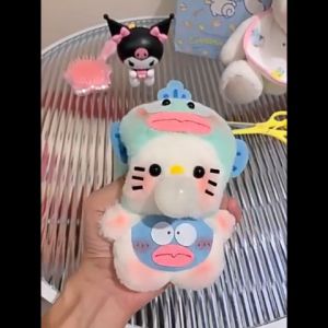 น่ารัก Sanrio Hangyodon Hood KT Cat Plush Doll Squeaking Spitting Bubbles Hello Kitty Plush ของเล่นตุ๊กตาพวงกุญแจกระเป๋าจี้ของขวัญบันทึกฟังก์ชั่น
