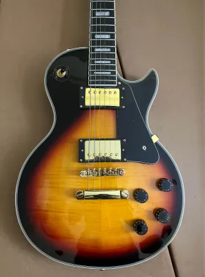 กีต้าร์ไฟฟ้า Gibson Les Paul Custom Sunburst ( พร้อมส่งในไทย )