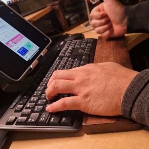 Wood Wrist Rest เคลือบ PU กันน้ำ ที่รองข้อมือ ที่พักข้อมือ ที่รองคีย์บอร์ด มีหลายขนาด สลักชื่อได้