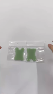 Miếng Đá Gua Sha Massage Da Mặt Màu Xanh Thiết Kế Cạnh Cong Dễ Cầm