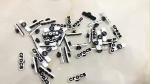 CROCS - Charm Jibit gắn dép chữ CROCS siêu đẹp bán theo set 2 cái - PB208