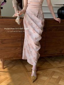 Summer 2024 Korean Design Sensation Asymmetrical Midi Skirt French New Chinese Gradient Pleated Slim Long Skirt Womens Fashion