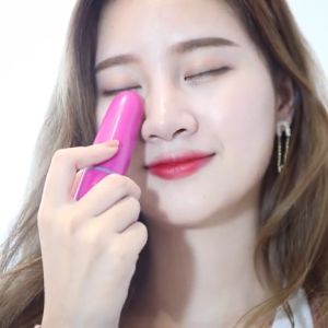 Massage mắt mini cầm tay 208 (Tặng Kèm 1 Móc Chân Không) - Electric Mini Vibrations Pouch Eye Massage Pen (Bút Massage mini cầm tay máy mát xa mắt mini)