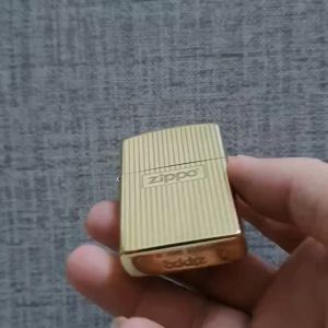 Bật Lửa Zippo Đồng Nguyên Khối Kẻ Sọc Mộc Đáy Ngược Đời La Mã XIII ( Tặng Phụ Kiện)