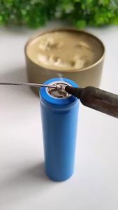 【L】35/100g No-clean Flux Solder Paste Scaling Powder High Purity Soldering Tin Cream Welding Oil Safe Welding Repair Tools