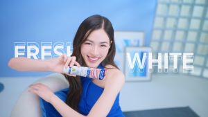 [แพ็ค 4] SPARKLE ยาสีฟัน  White Toothpaste 100 กรัม