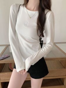 เสื้อยืดคอกลมแขนยาวทรงสลิมฟิตสไตล์เกาหลีสำหรับผู้หญิง เสื้อสปอร์ตลำลอง เสื้อชั้นในชั้นใน ฤดูร้อน 2025