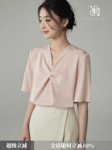 เสื้อเชิ้ตแขนสั้นผ้าซาตินสีชมพู JACOOBS สำหรับผู้หญิง ดีไซน์ปมหน้าอก เสื้อผ้าทำงานสไตล์หวานๆ ที่สวมใส่ได้หลากหลาย