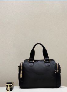 Water-Resistant Nylon Crossbody Bag Pillow Shape Casual Single Shoulder Bag Boston Style Travel Bag with Zipper for Young Women