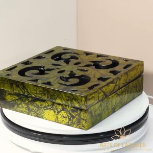 Hộp Vuông Hoa Văn Vàng Đen