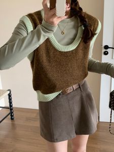Chic Short U-Neck Knitted Vest for Women Autumn Winter Warm Fleeing Innerwear Or Outerwear Nylon Wool Blend No Sleeve Pure Color