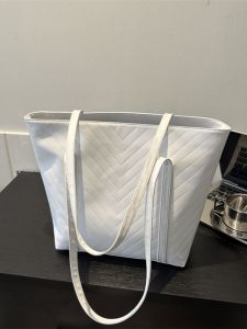 Large Capacity Womens Tote Bag Underarm Single Shoulder Bag for Commuting And Class Fashionable Versatile High End Feel