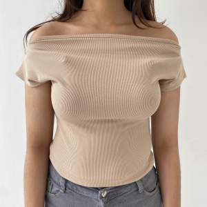 Reverie - Nashia Top - Kaos Wanita Lengan Pendek Boat Neck Crop Basic - Atasan Wanita Bahan Spandex Short Sleeve One Size