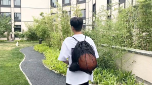 MENSPE เชือกกระเป๋าเป้สะพายหลังกันน้ำกลางแจ้งกระเป๋าเป้บาสเกตบอลกีฬาโยคะกีฬาว่า ยน้ำกระเป๋าเป้ใยไนลอนสำหรับเด็กผู้ชายผู้หญิง