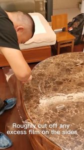 ฟิล์มใสกันรอยโต๊ะ เฟอร์นิเจอร์ภายในบ้าน เป็นฟิล์ม TPH หนา 200 ไมครอน เกรดเดียวกับฟิล์มใสกันรอยรถยนต์ เหนียว ใสเคลียร์