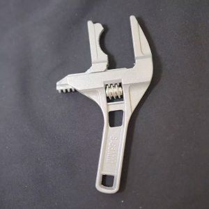 Kunci Pipa Universal Pas Pipa Adjustable Wrench 6 - 68 MM 8 Inch