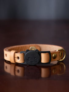 Adjustable Leather Cat Neck Collar Anti-Choking Safety Buckle Prevents Strangulation Short British American Neck Ring Prevents Loss of Cats