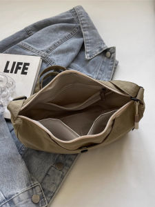 Casual Fashionable Dumpling Shaped Bag with Zipper Pocket Crossbody Bag Simple Stylish Small Size for Daily Use Polyester Material