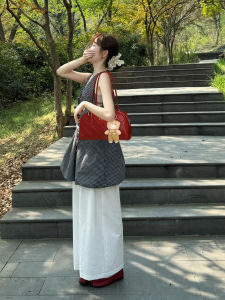 Red Breadstick Underarm Bag Womens Commuter Boston Wedding Bag Lightweight Luxury New 2025 Casual Simple Style Handbag