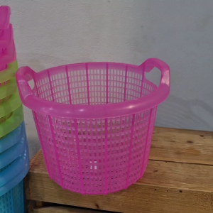 ตะกร้าพลาสติก ตะกร้าใส่ของ ขนาด เส้นผ่าศูนย์กลาง 10 นิ้ว สูง 7 นิ้ว แพ็ค  12 ใบ คละสี มีหูหิ้ว ตะกร้าแนววินเทจ หนา แข็งแรง