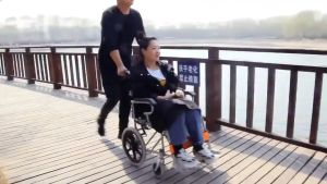 DF CABLE รถเข็น ความปลอดภัย รุ่นเดียวกันกับโรงพยาบาล เก้าอี้รถเข็น แบบด้าน-ด้าน เบรคทั้งหลัง-หน้า ล้อยางตัน เช่นชั้น 1, ชั้น 2, ชั้น 3