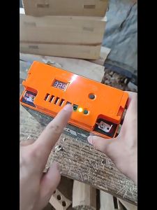 Bộ chuyển đổi nguồn điện bình Acquy 12V thành sạc dự phòng 5V2A có đèn led chiếu sáng với màn hình hiển thị dung lượng